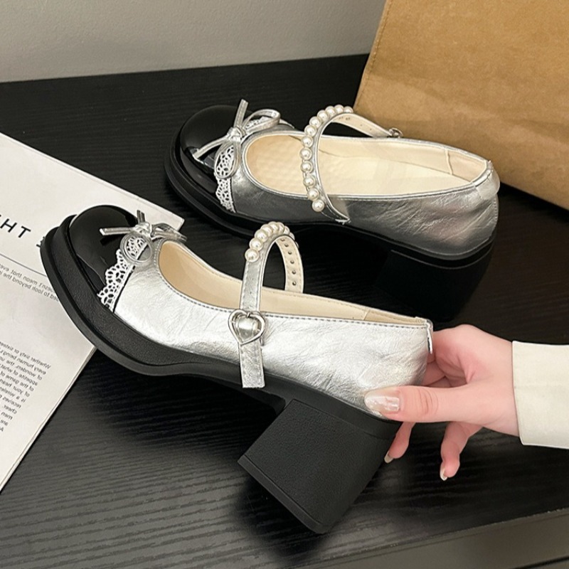 Sepatu Wanita Klasik, Ujung Bu - Leather Classic Strap ulasan dan harga